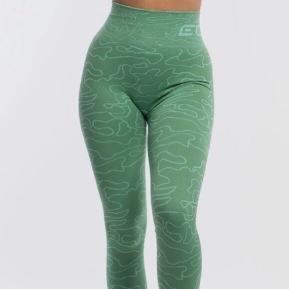 Arise Seamless High Waisted Camo Series ECHT 3/4 Leggings Size Small - Picture 1 of 8